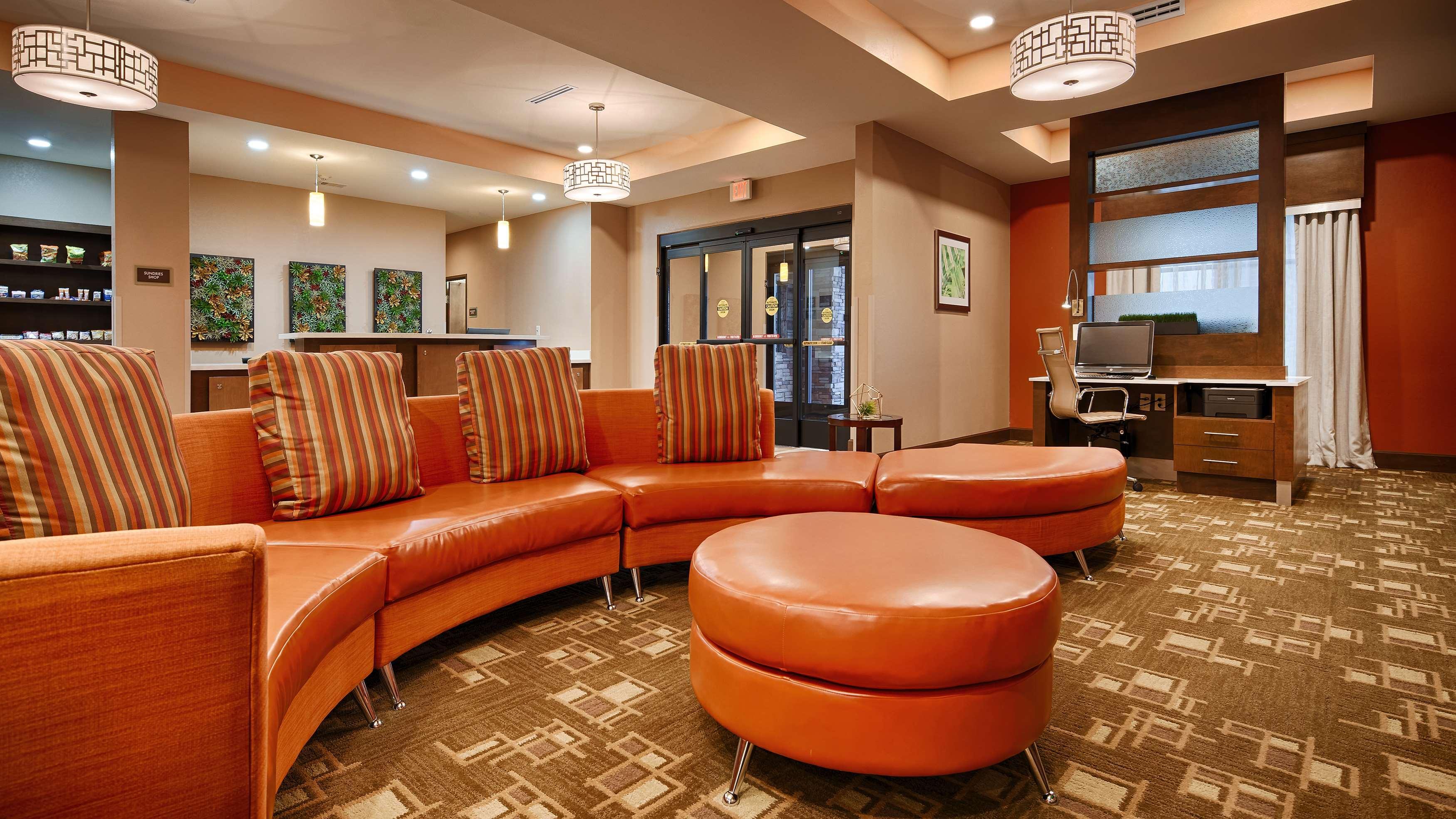 Best Western Plus Flatonia Inn Екстер'єр фото