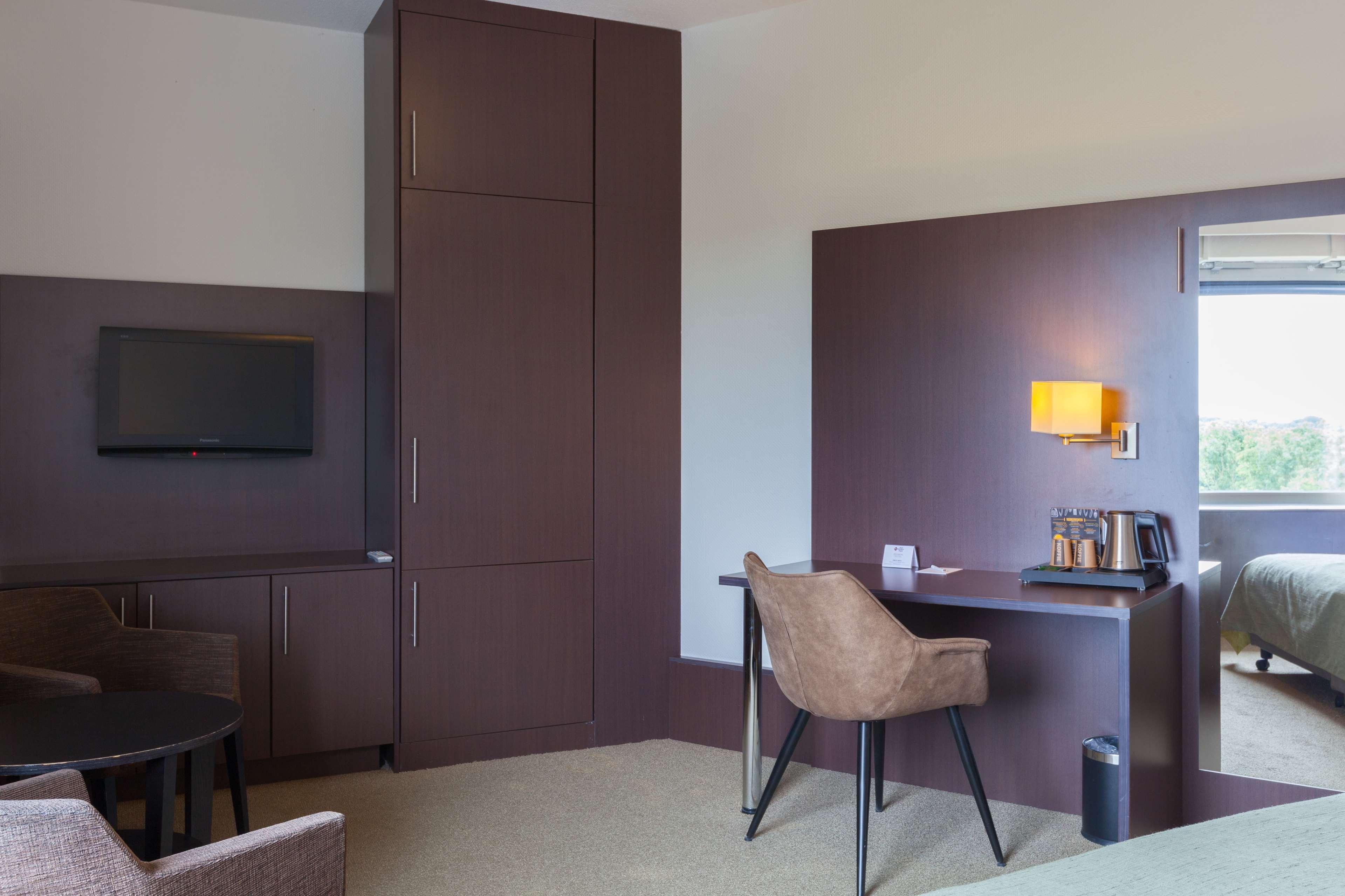 Best Western Plus Flatonia Inn Екстер'єр фото