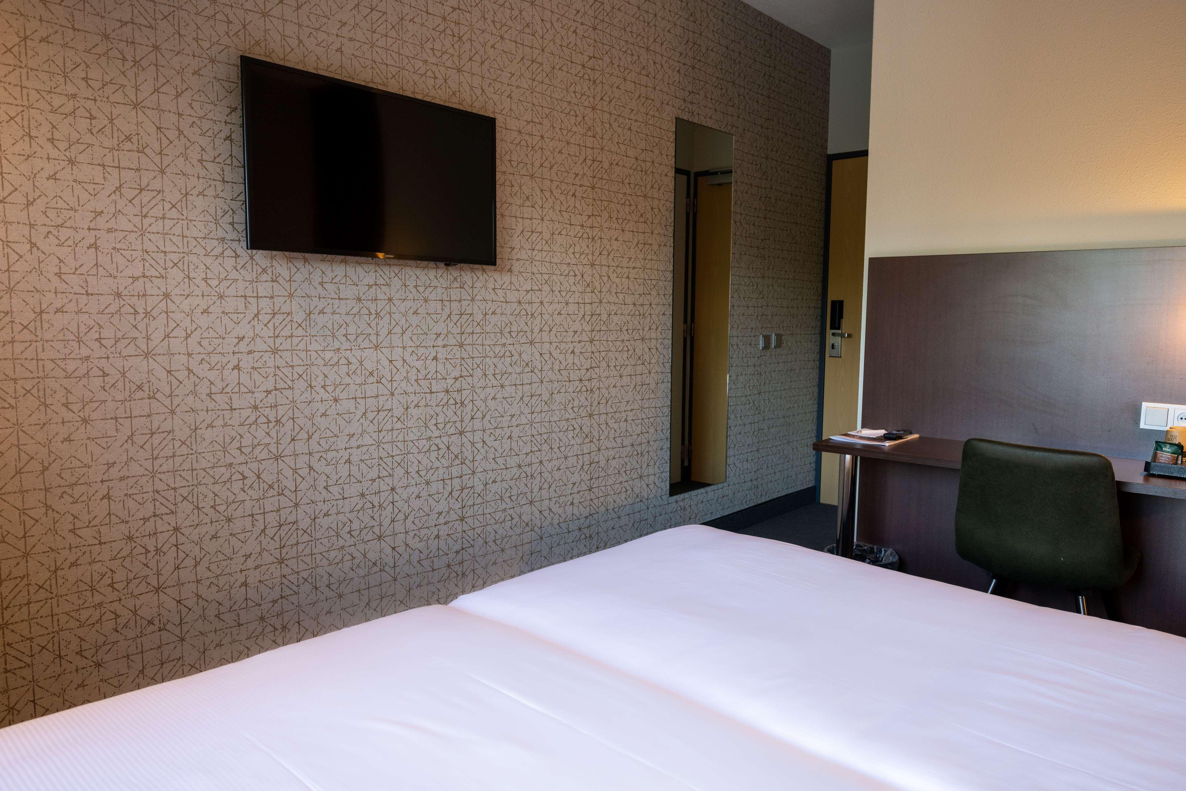 Best Western Plus Flatonia Inn Екстер'єр фото