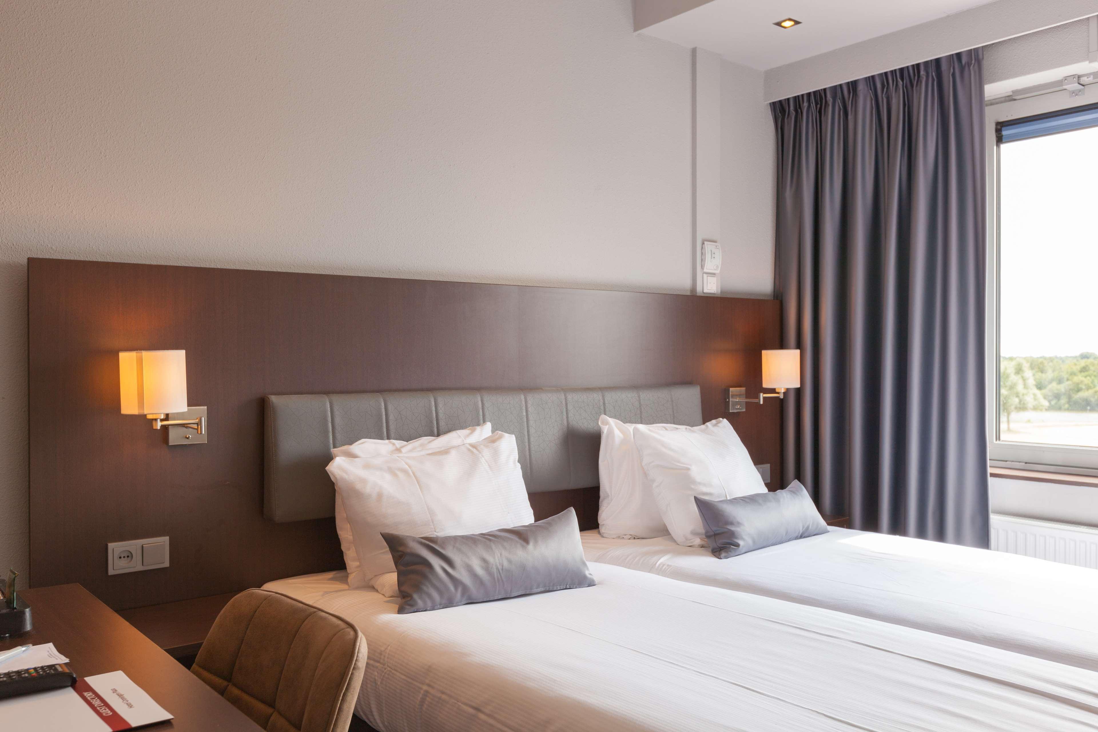 Best Western Plus Flatonia Inn Екстер'єр фото