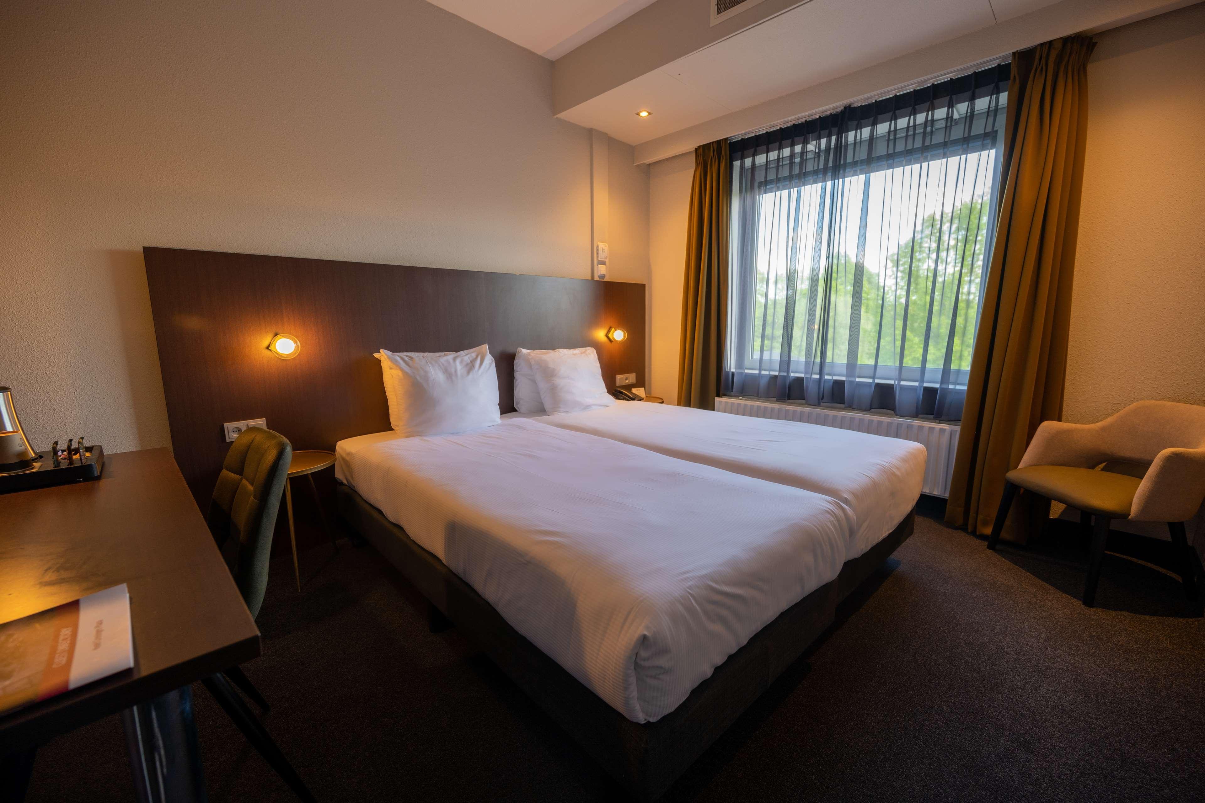 Best Western Plus Flatonia Inn Екстер'єр фото