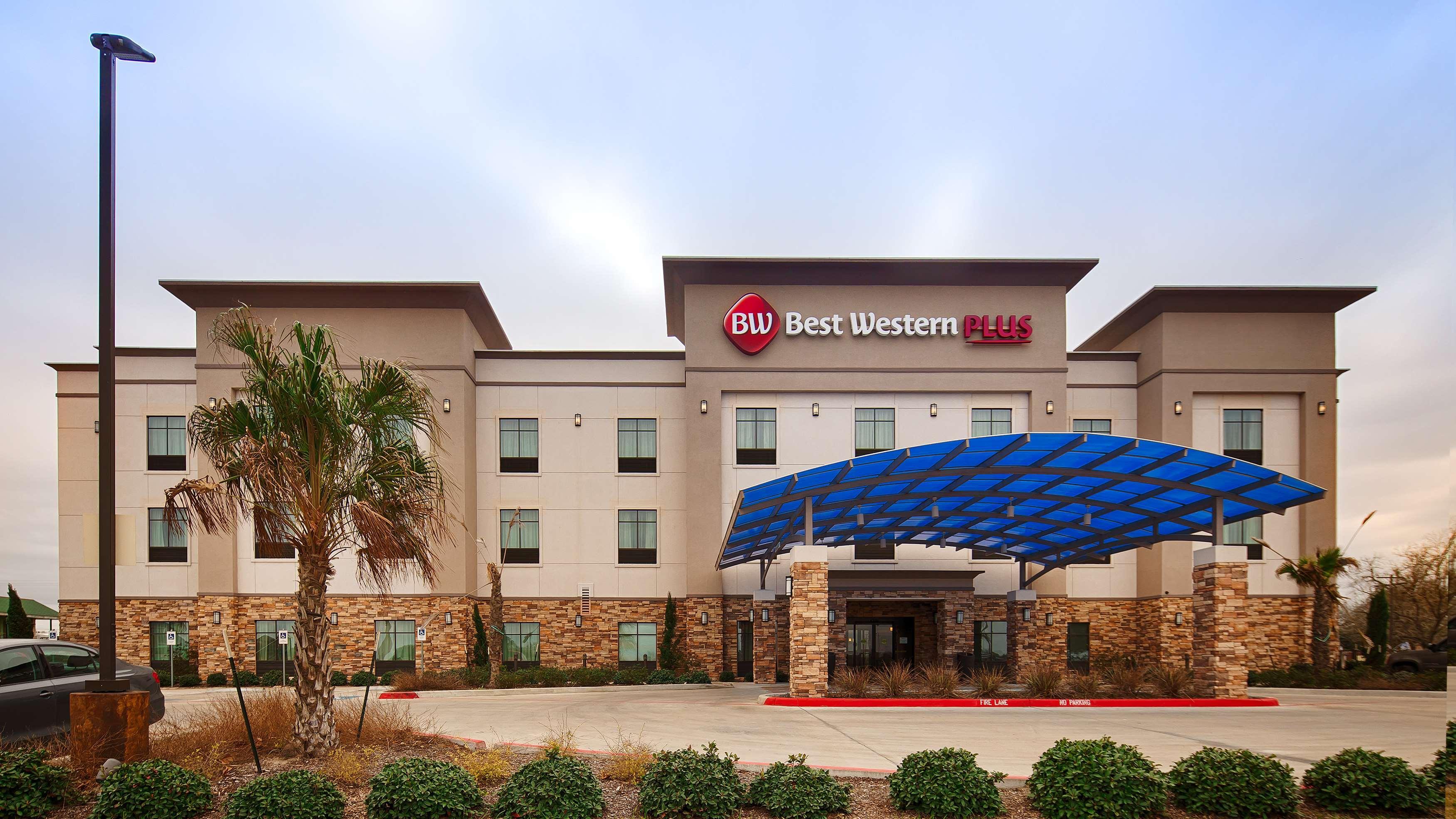 Best Western Plus Flatonia Inn Екстер'єр фото