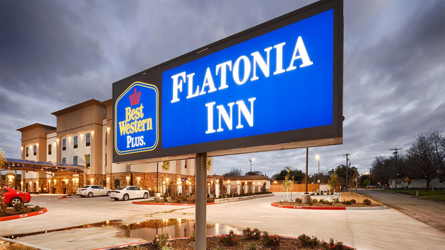 Best Western Plus Flatonia Inn Екстер'єр фото